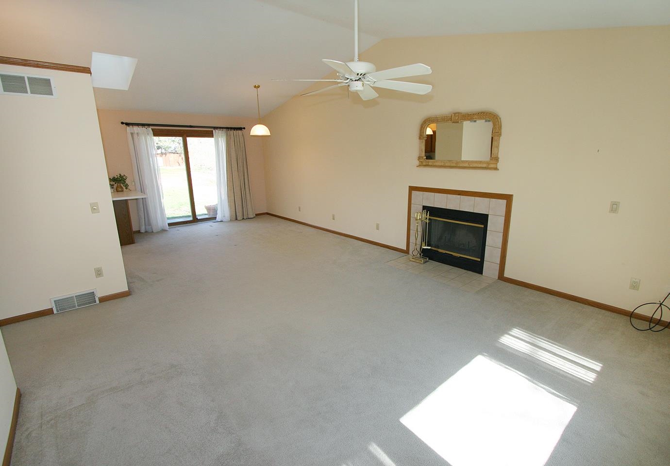 614 Engelhart Drive Madison, WI 53713 - Photo 4 of 40