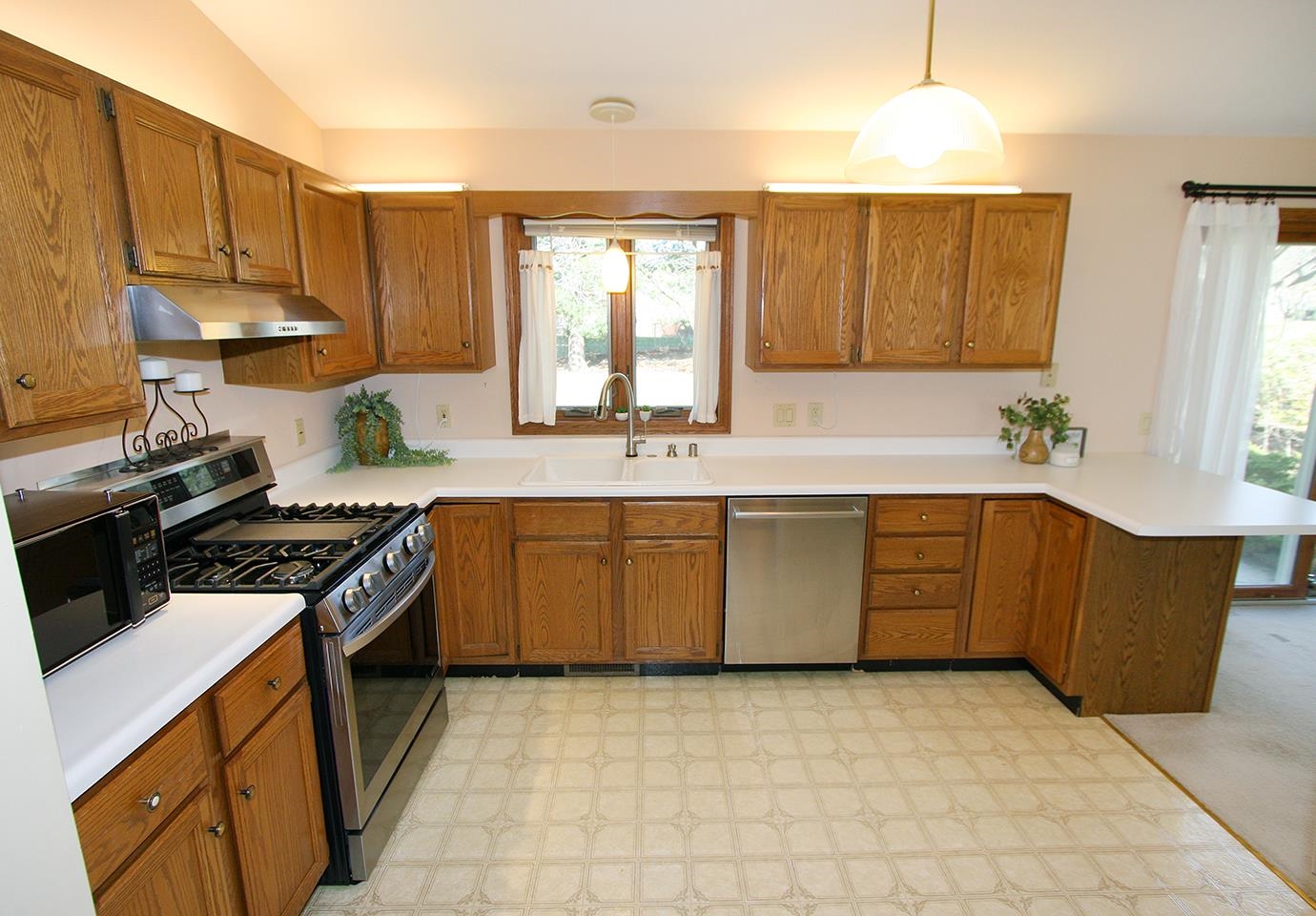 614 Engelhart Drive Madison, WI 53713 - Photo 7 of 40