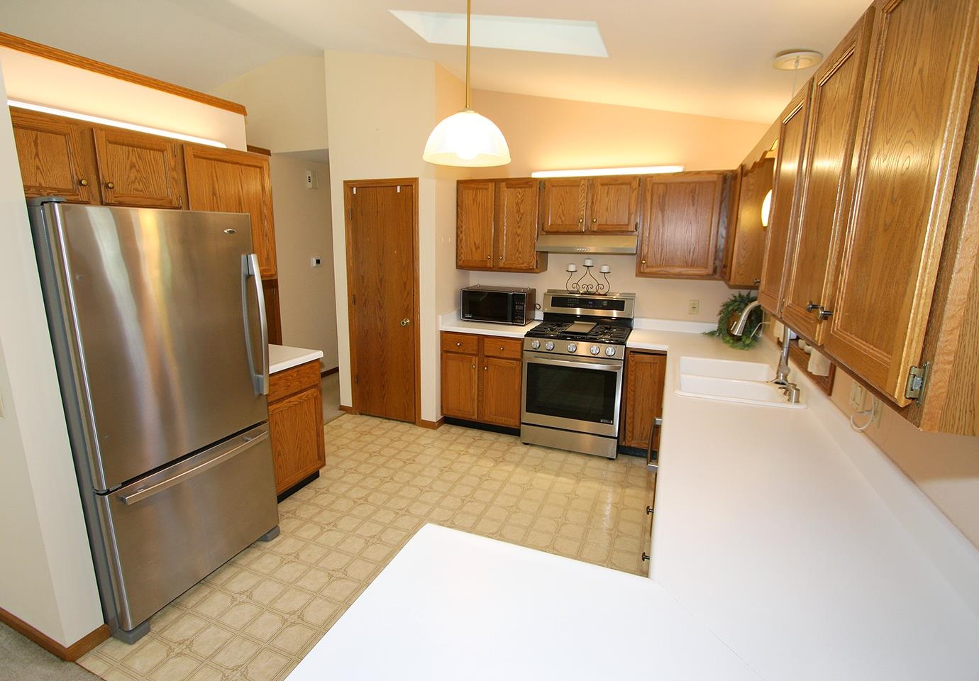 614 Engelhart Drive Madison, WI 53713 - Photo 8 of 40