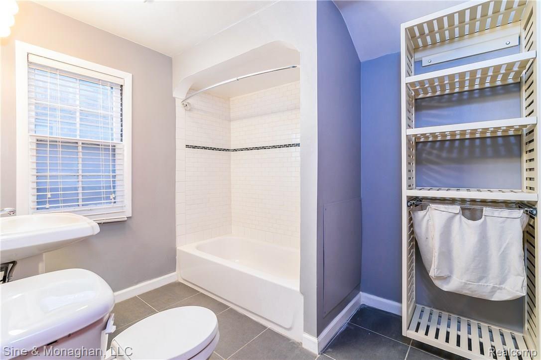 3867 Harvard Road Detroit, MI 48224 - Photo 23 of 40 022-Bathroom-4849827-large.jpg