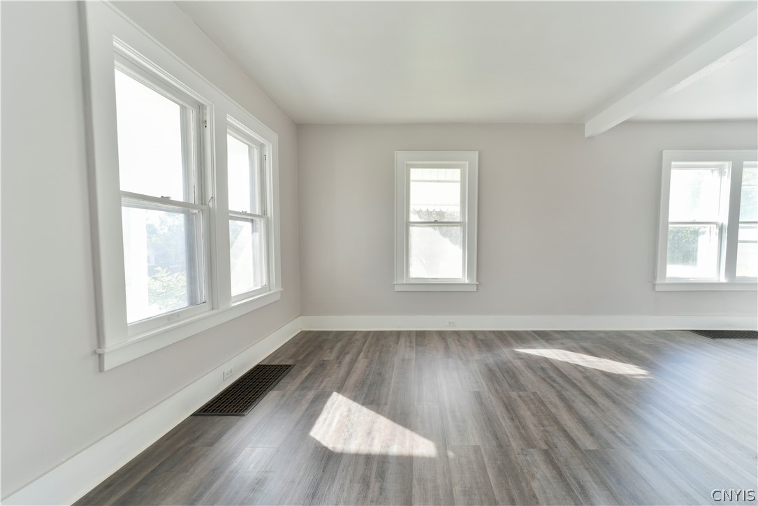 215 Caleb Avenue Syracuse, NY 13206 - Photo 8 of 36