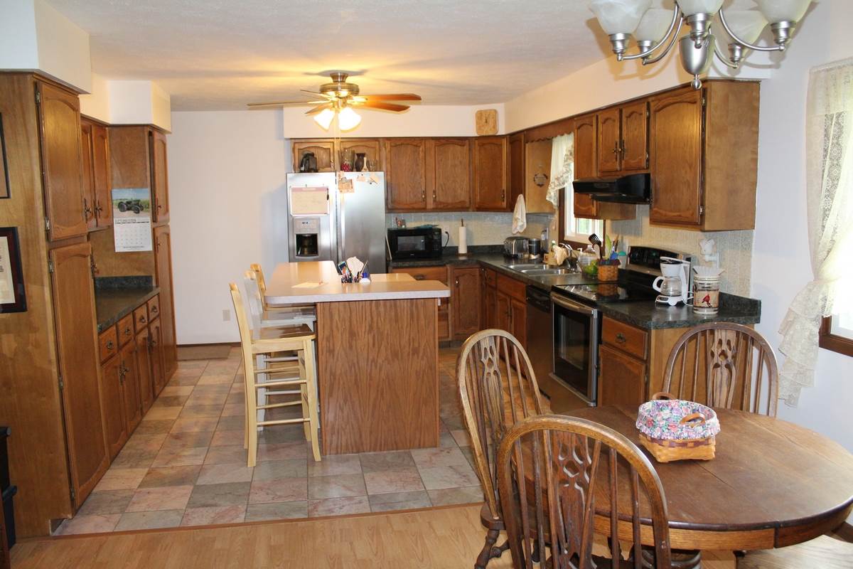 10482 Town Hall Road Belvidere, IL 61008 - Photo 7 of 21 Gallery Image 7