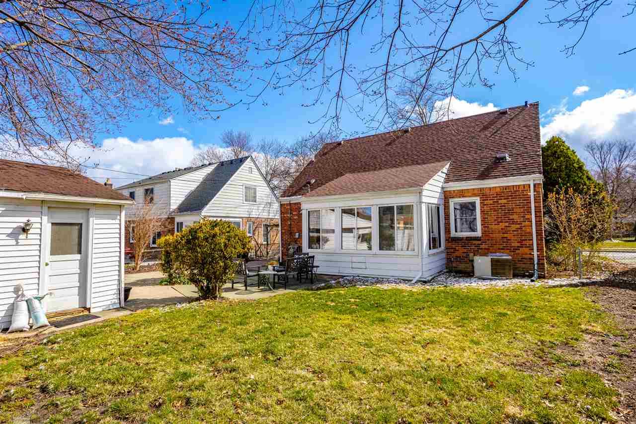1992 Oxford Road Grosse Pointe Woods, MI 48236 - Photo 39 of 47