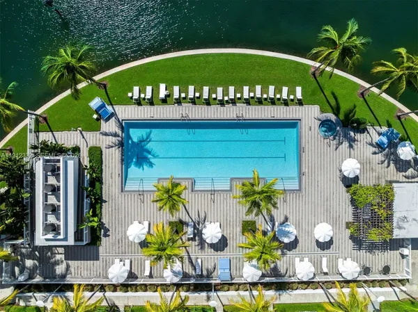 $2,750,000 | 6103 Aqua Avenue, Unit 504, Miami Beach, FL 33141