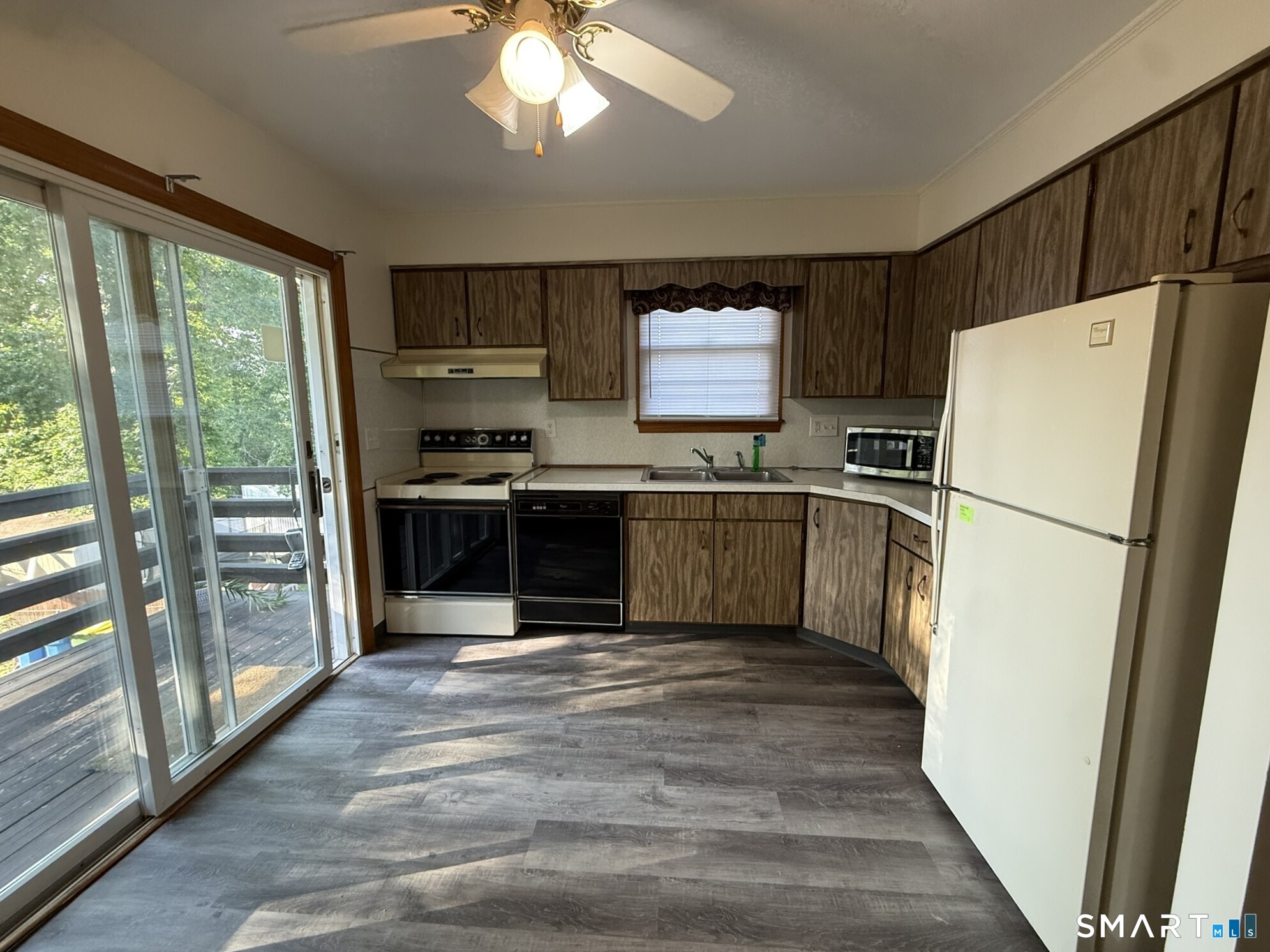 463 Pierpont Road, Unit 24 Waterbury, CT 06705 - Photo 4 of 22