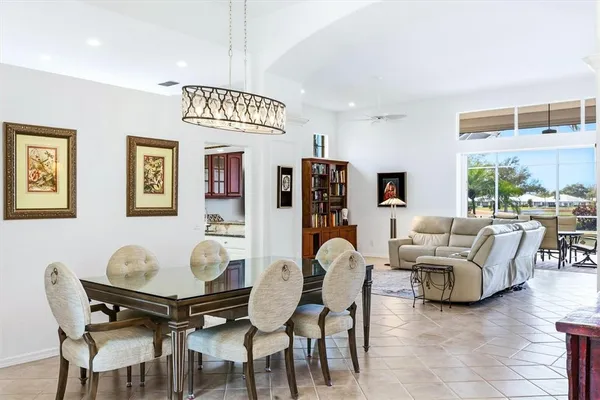 $619,000 | 304 Bermuda Court, Unit 14, Venice, FL 34293