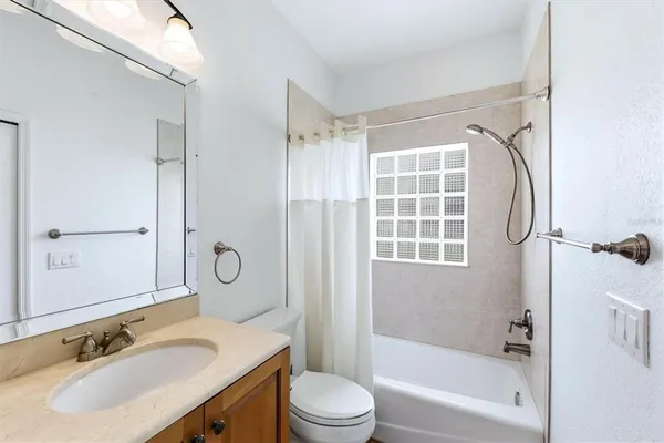 $619,000 | 304 Bermuda Court, Unit 14, Venice, FL 34293