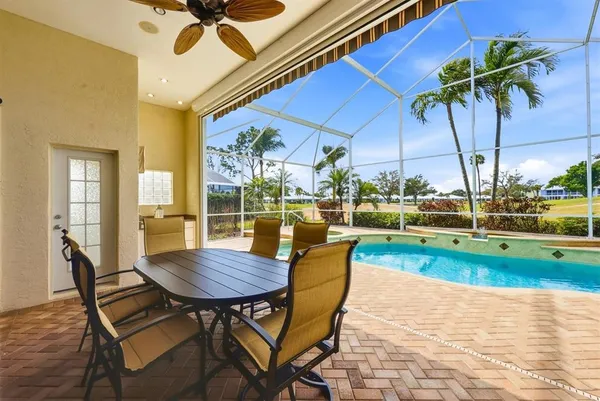 $619,000 | 304 Bermuda Court, Unit 14, Venice, FL 34293