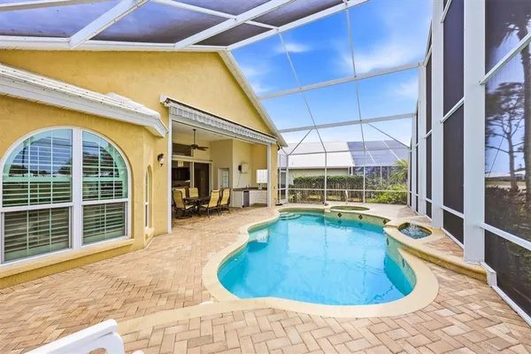 $619,000 | 304 Bermuda Court, Unit 14, Venice, FL 34293