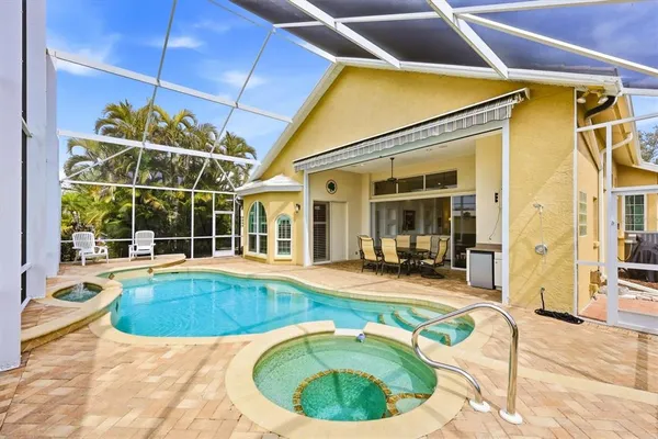 $619,000 | 304 Bermuda Court, Unit 14, Venice, FL 34293