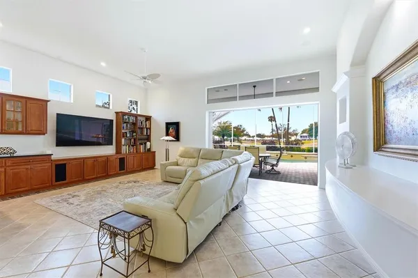 $619,000 | 304 Bermuda Court, Unit 14, Venice, FL 34293