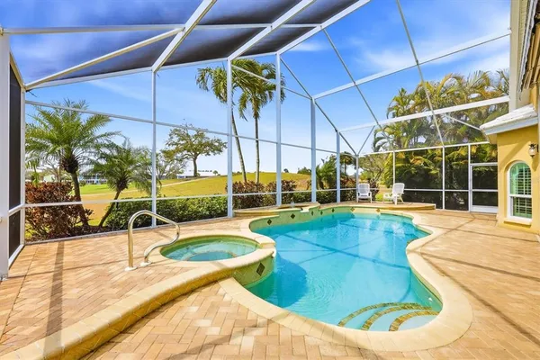 $619,000 | 304 Bermuda Court, Unit 14, Venice, FL 34293