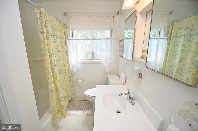 1360 Kenton Road Baltimore, MD 21234 - Photo 18 of 19 Bath
