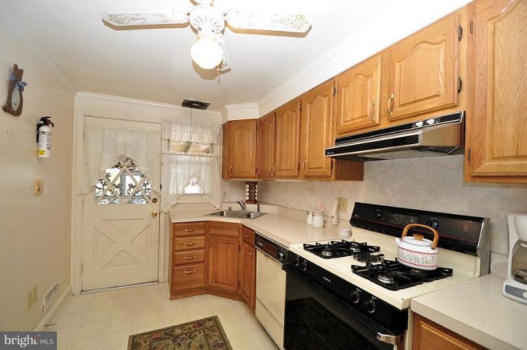 1360 Kenton Road Baltimore, MD 21234 - Photo 7 of 19 Kitchen