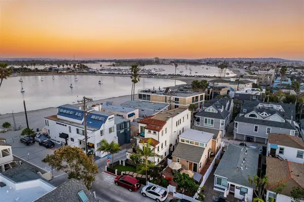 $2,300,000 | 821 San Juan Place, San Diego, CA 92109