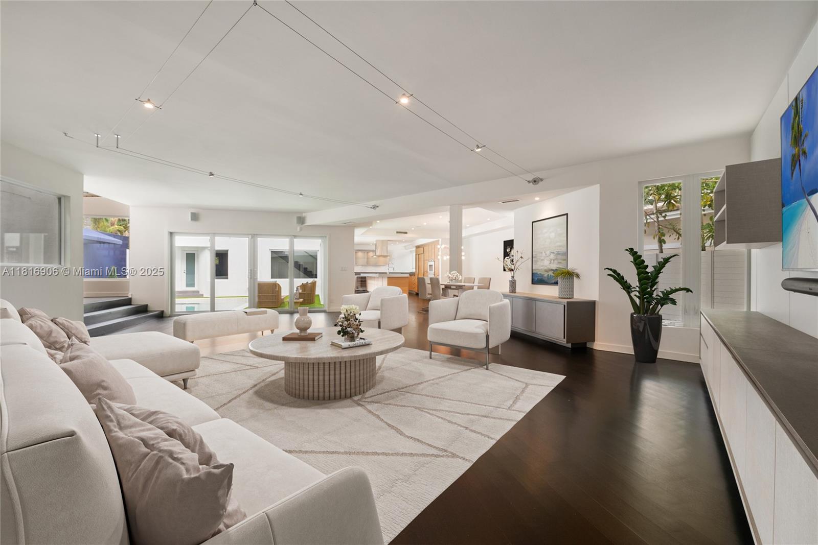 230 Ridgewood Road Coral Gables, FL 33133 - Photo 4 of 19 a living room with furniture and a potted plant