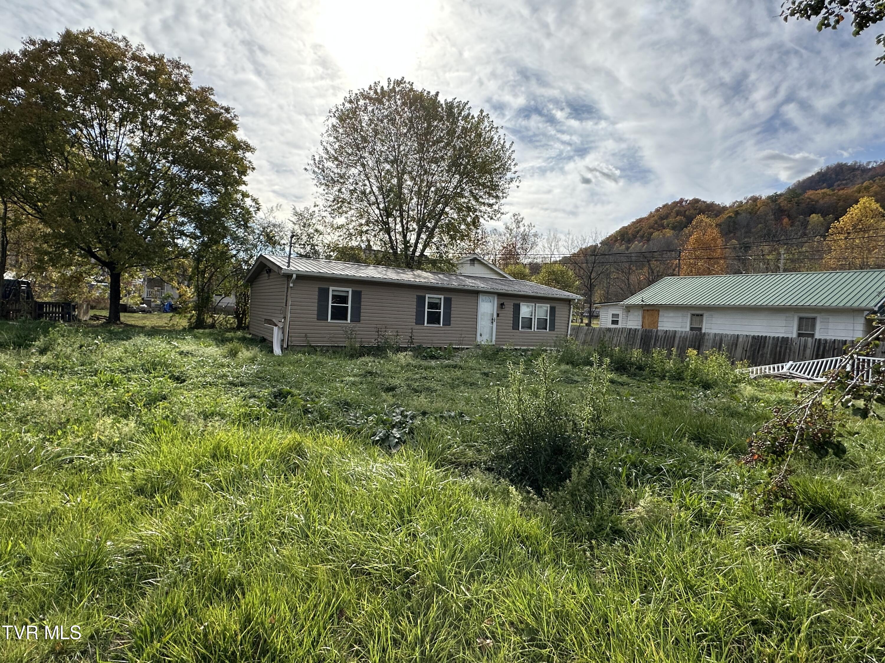 108 Crook Street Hampton, TN 37658 - Photo 3 of 3 IMG_7723