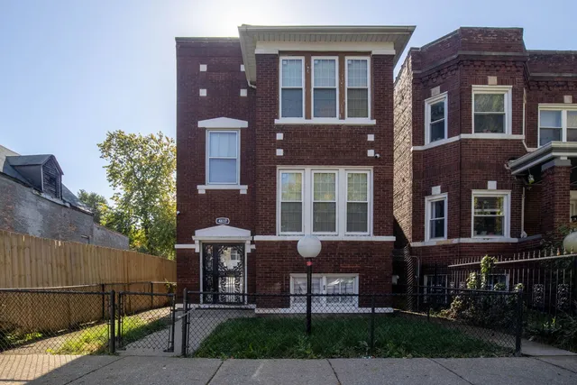 $1,700 | 4837 West Monroe Street, Unit 2, Chicago, IL 60644