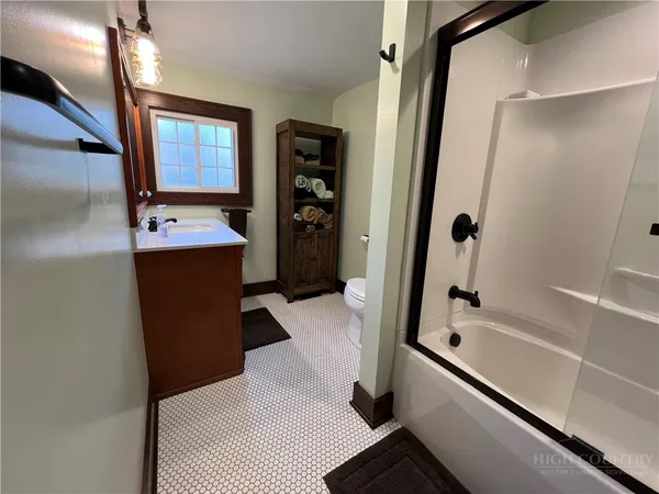 $3,000 | 504 North Jefferson Avenue, West Jefferson, NC 28694