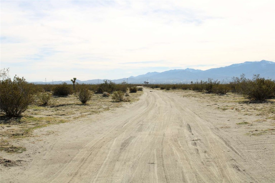 179940 Johnson Road Phelan, CA 92371 - Photo 11 of 14 a view of lake view and mountain