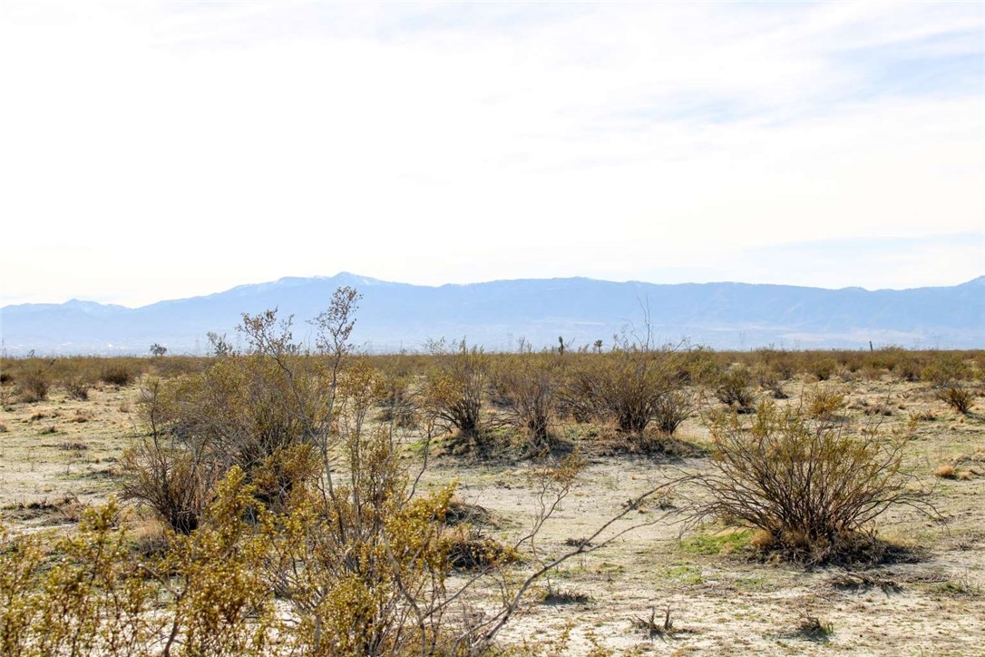 179940 Johnson Road Phelan, CA 92371 - Photo 12 of 14 a view of lake and mountain