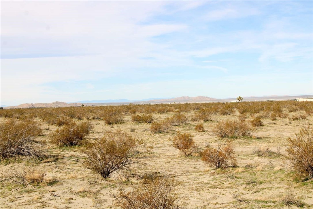179940 Johnson Road Phelan, CA 92371 - Photo 6 of 14 view of city and mountain