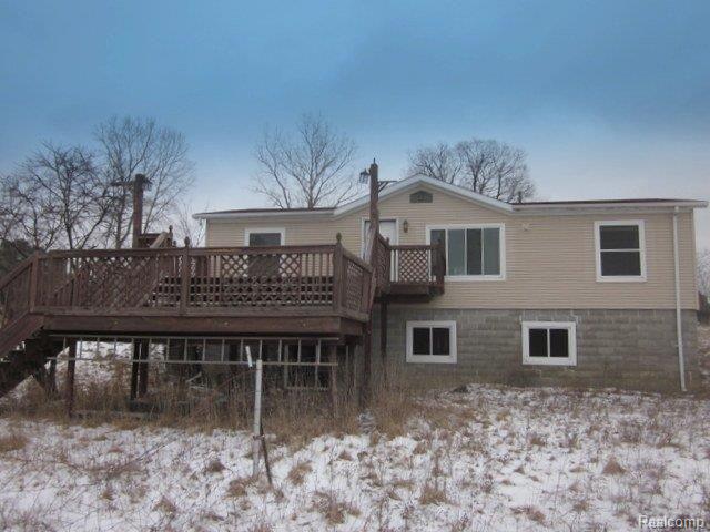 395 Harmon Road Howell, MI 48843 - Photo 18 of 19 17 REAR.JPG