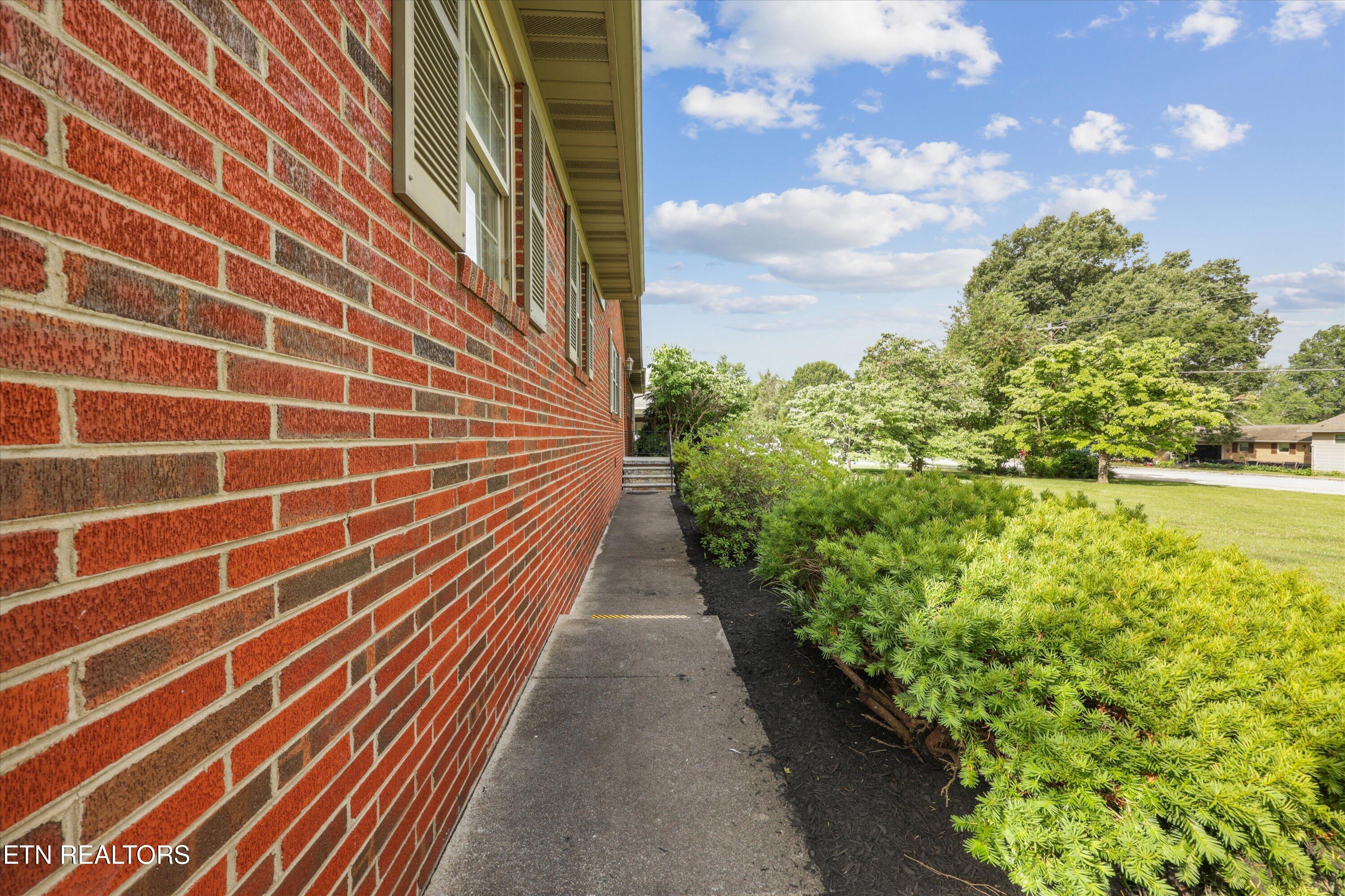 827 West Cunningham Street Alcoa, TN 37701 - Photo 26 of 43 32-827 W Cunningham St43