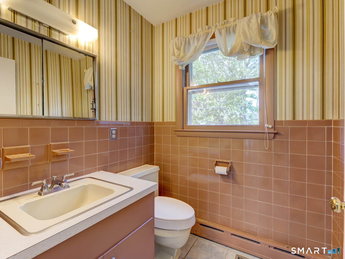284 Chestnut Hill Road Torrington, CT 06790 - Photo 16 of 37
