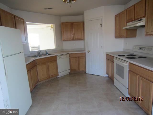 5519 Shallow River Road Clinton, MD 20735 - Photo 3 of 7 Kitchen