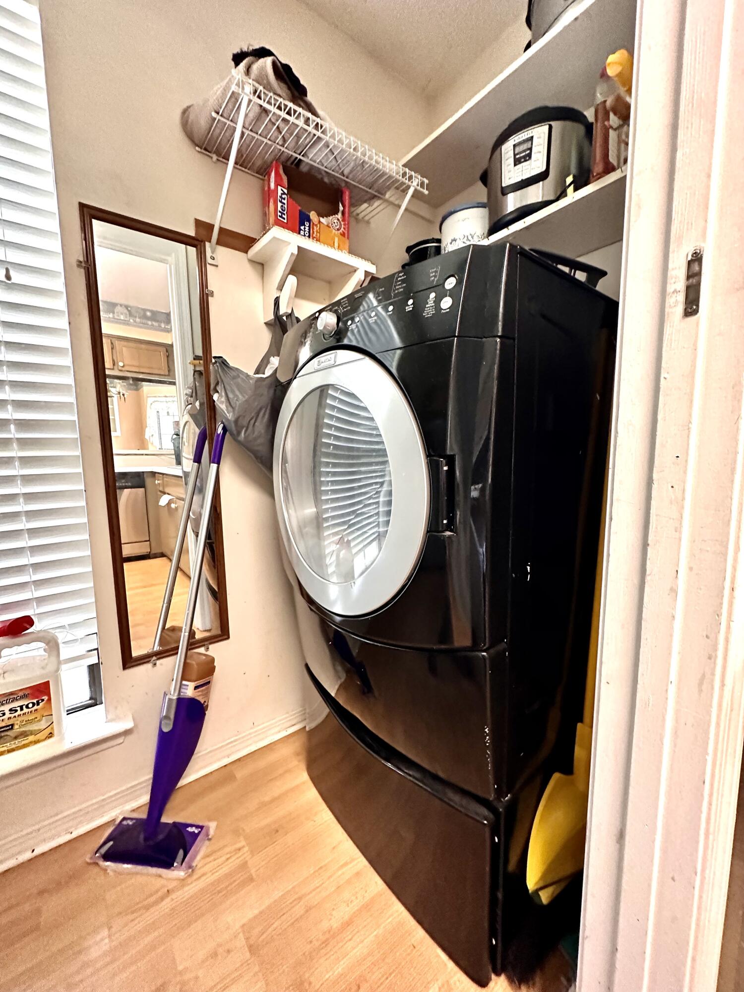 128 Dolphin Cove Freeport, FL 32439 - Photo 17 of 36 a utility room with dryer and washer