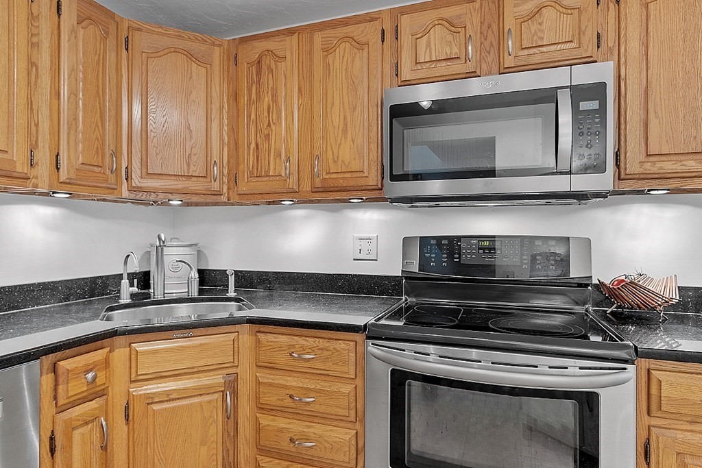 405 Ridgefield Circle, Unit B Clinton, MA 01510 - Photo 8 of 25 Gallery Image 8