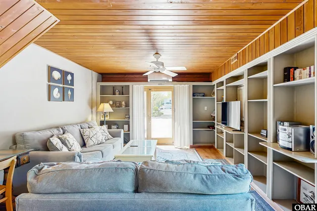 $799,990 | 310 Duck Road, Southern Shores, NC 27949