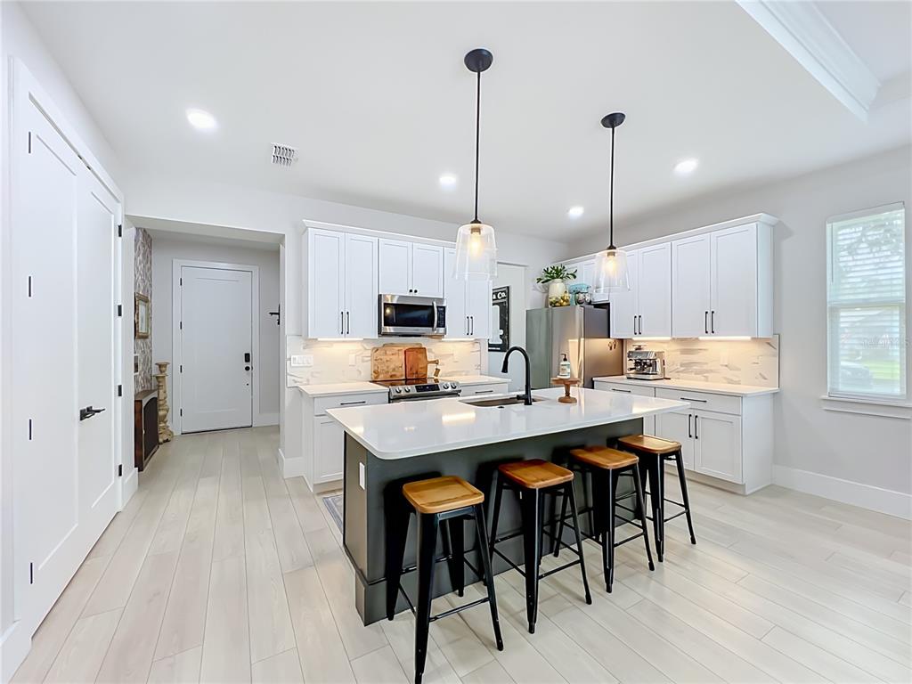 301 4th Street Geneva, FL 32732 - Photo 6 of 39