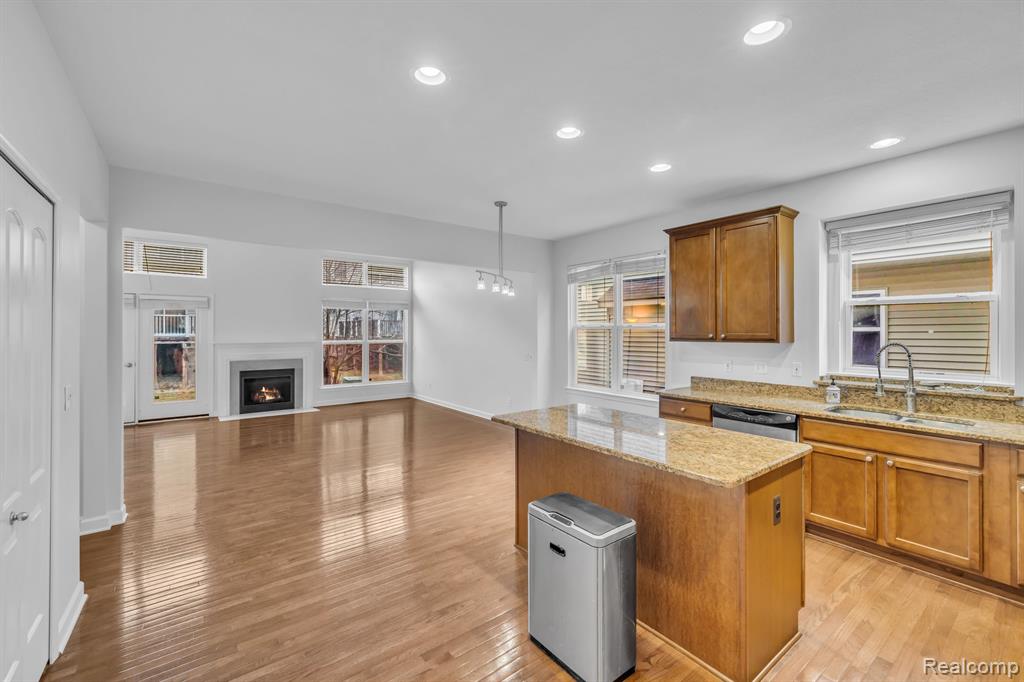 27490 Cromwell Road Novi, MI 48374 - Photo 4 of 42
