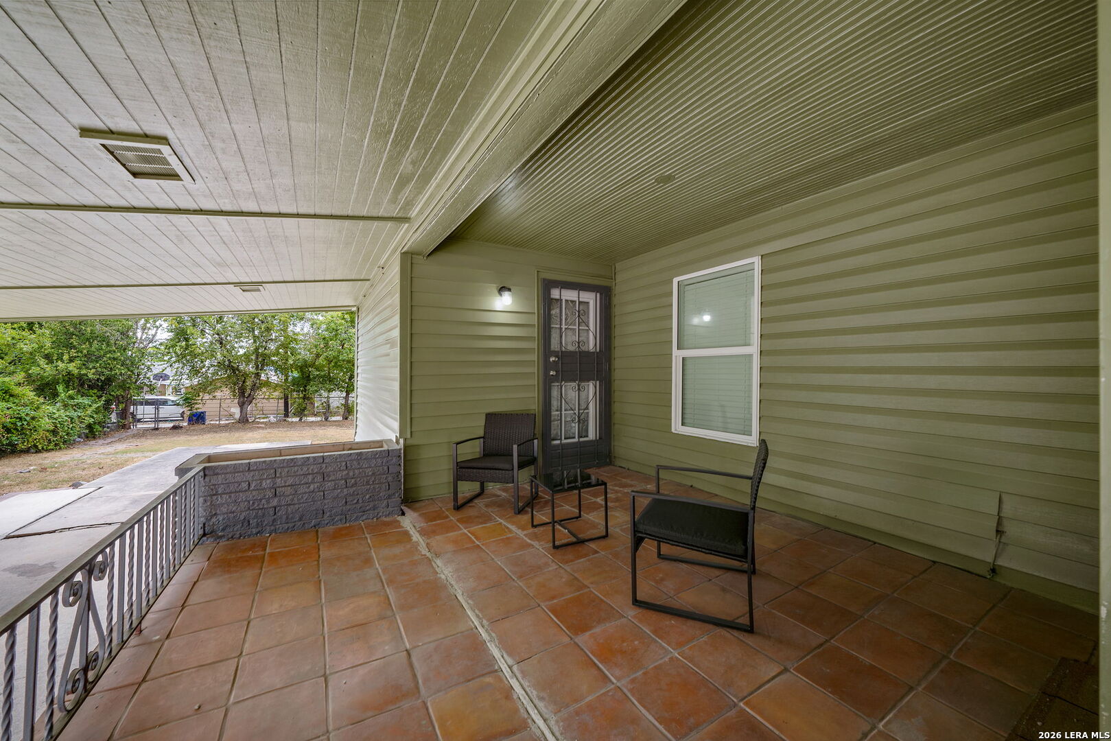 636 Rigsby Avenue San Antonio, TX 78210 - Photo 23 of 23 a room with musical instruments