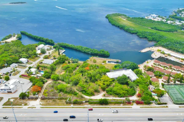 $9,950,000 | 6500-6600 Overseas Highway, Marathon, FL 33050