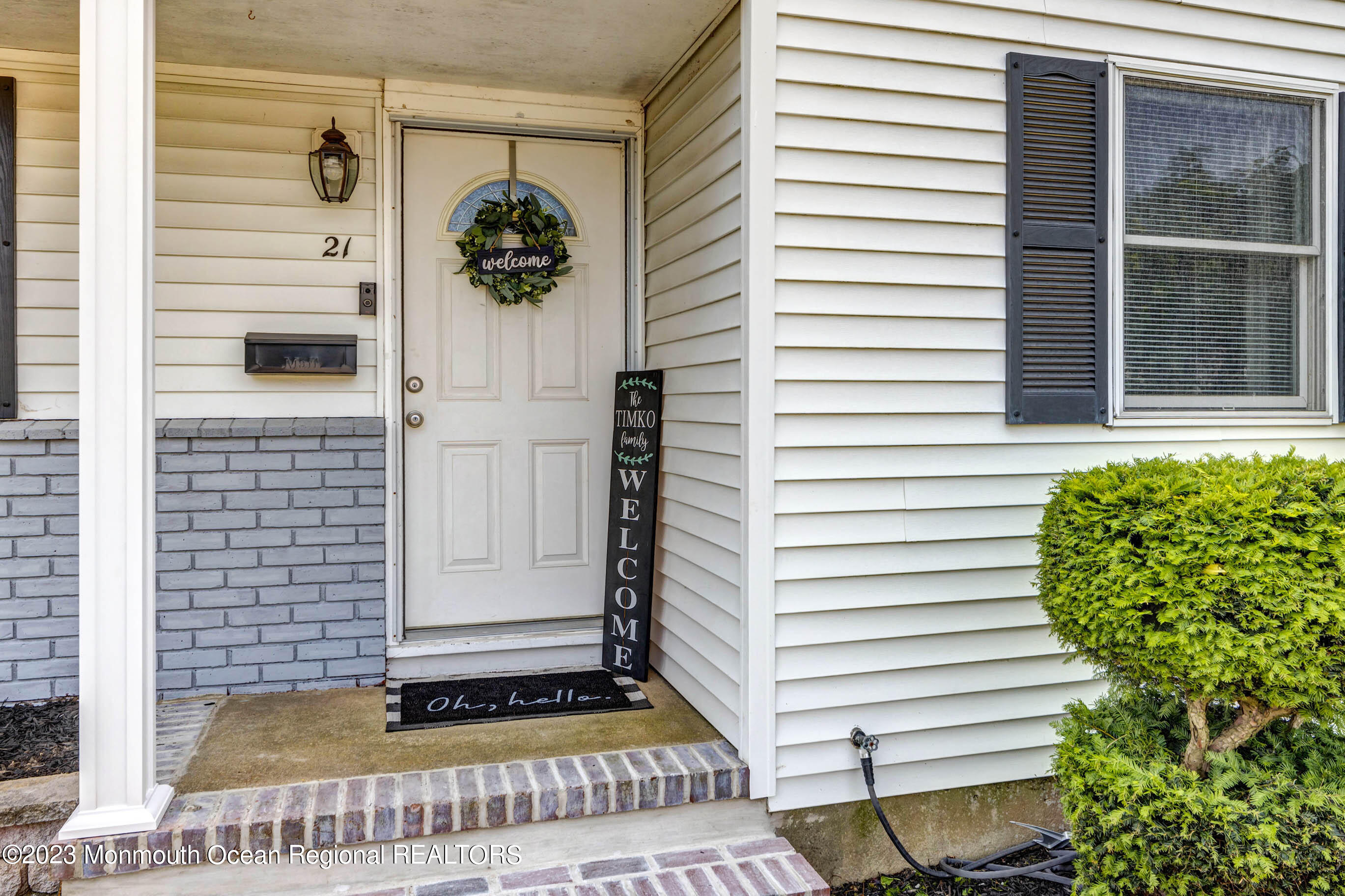 21 Lexington Road Howell, NJ 07731 - Photo 4 of 40 04_Front Entrance