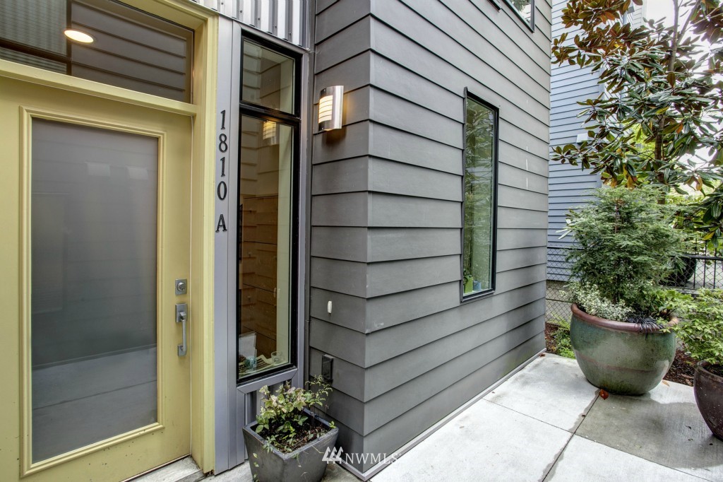 1810 11th Avenue, Unit A Seattle, WA 98122 - Photo 2 of 23
