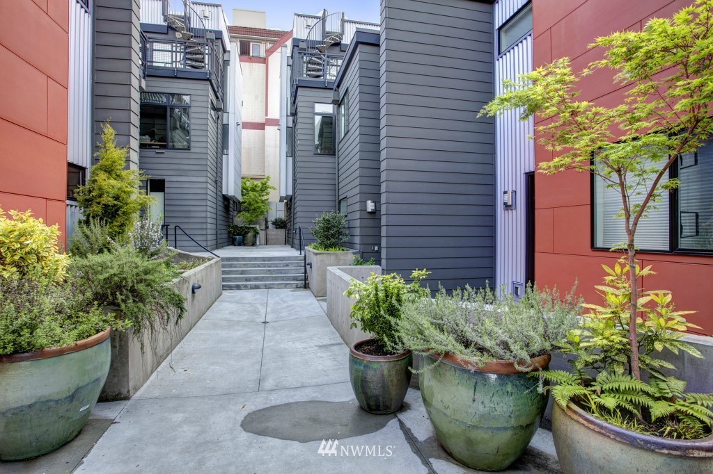 1810 11th Avenue, Unit A Seattle, WA 98122 - Photo 23 of 23