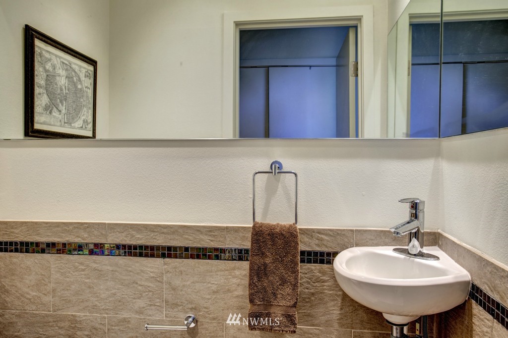 1810 11th Avenue, Unit A Seattle, WA 98122 - Photo 7 of 23