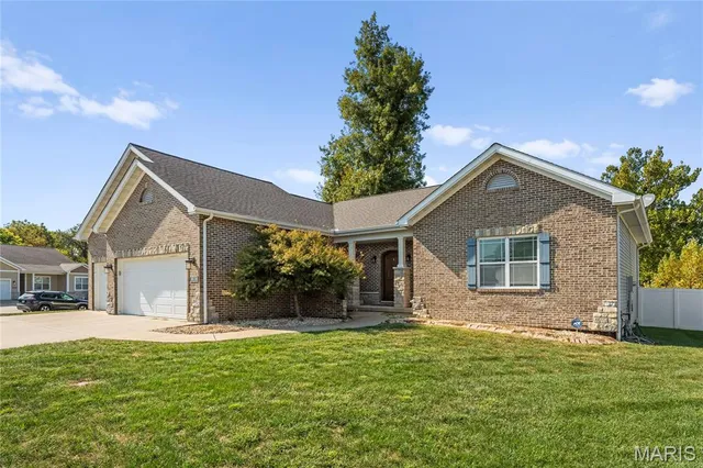 $480,000 | 901 Ambercrombie Square Court, O'Fallon, IL 62269