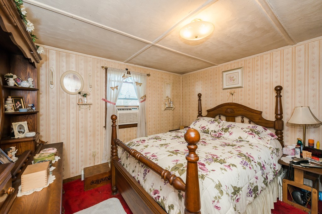62 Beach Road Salisbury, MA 01952 - Photo 9 of 20 a bedroom with a bed and a dresser