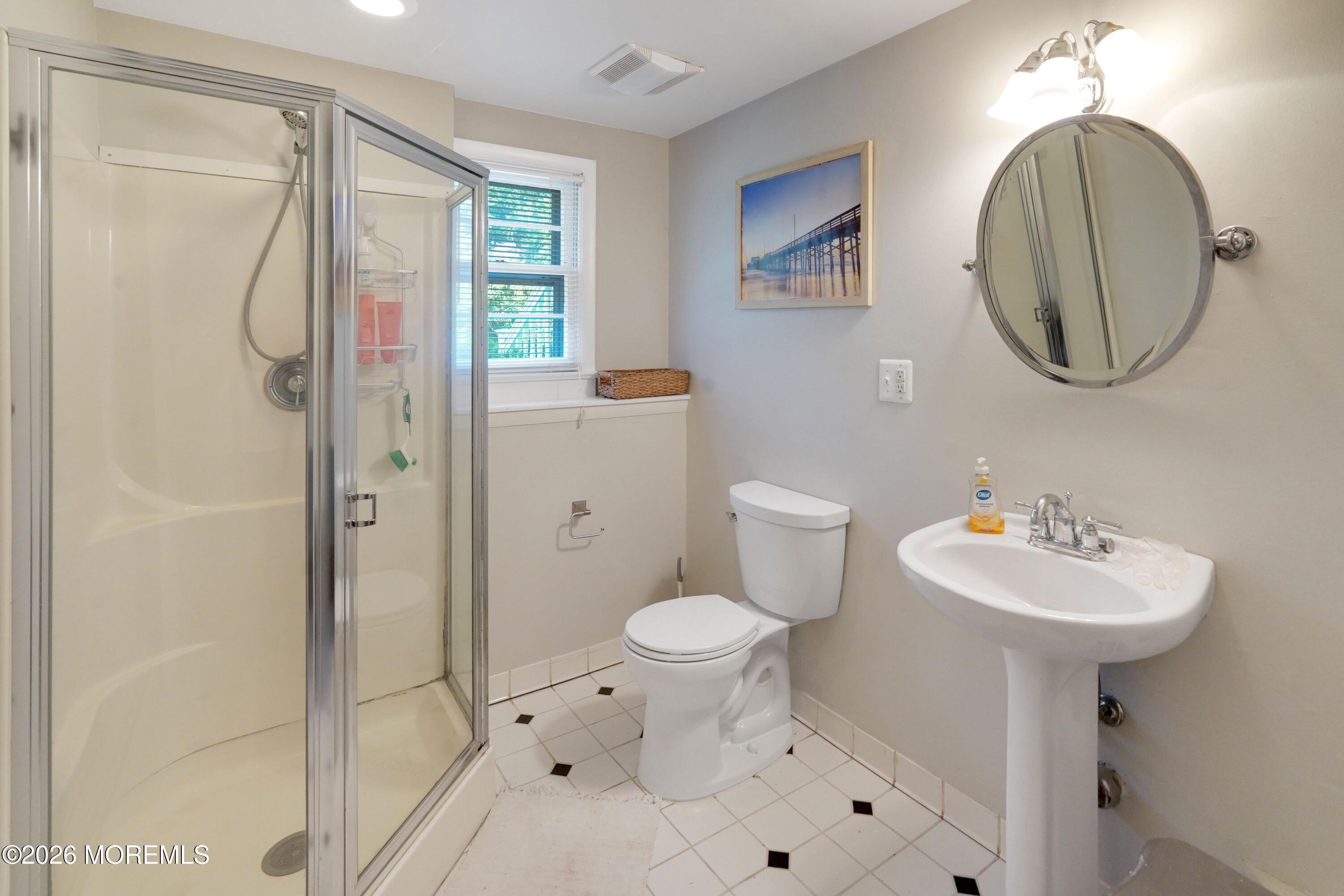 118 Ivins Road Neptune Township, NJ 07753 - Photo 5 of 31 1YAPmd3w