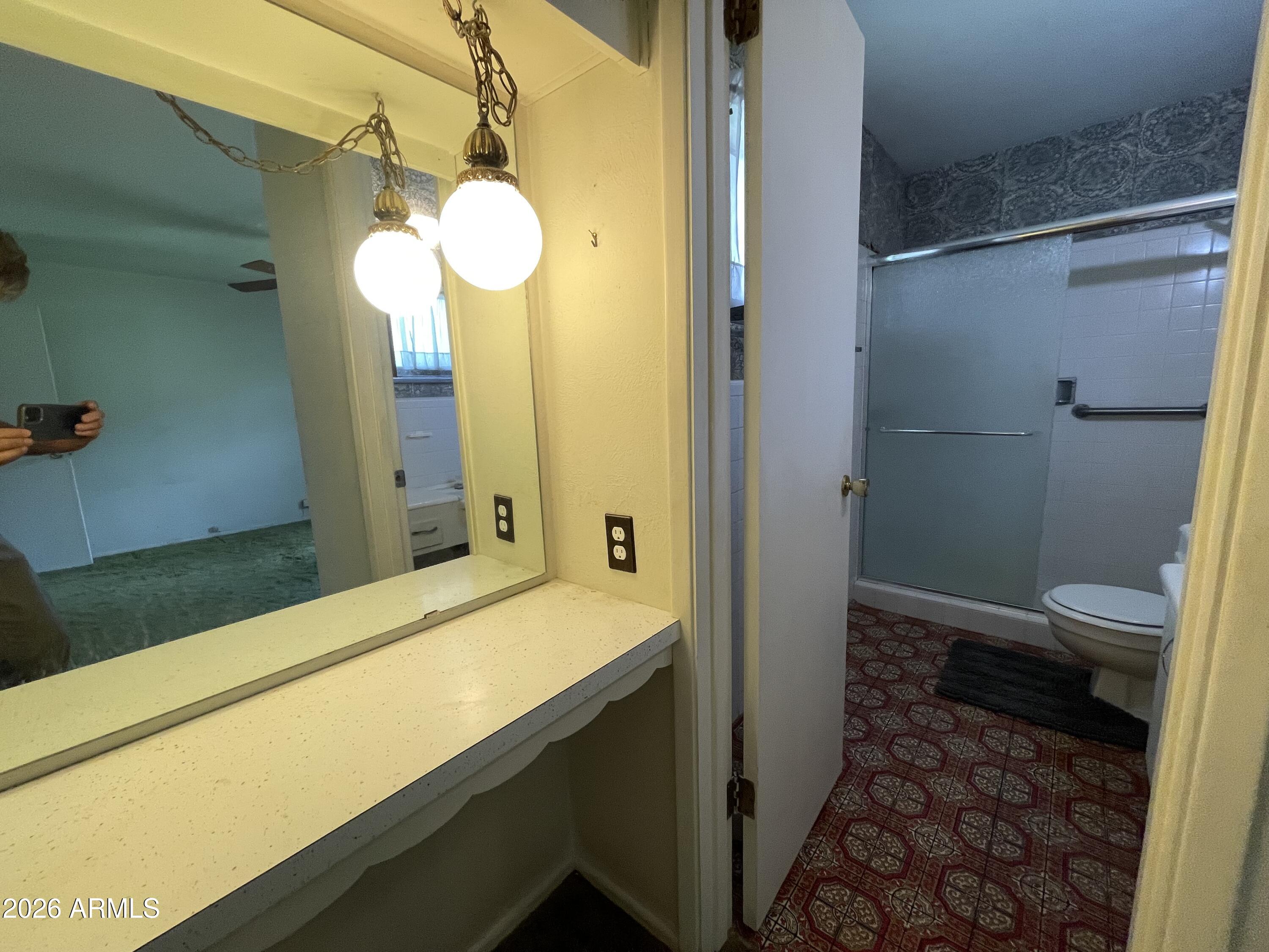 1302 West Hayward Avenue Phoenix, AZ 85021 - Photo 18 of 26 main bathroom