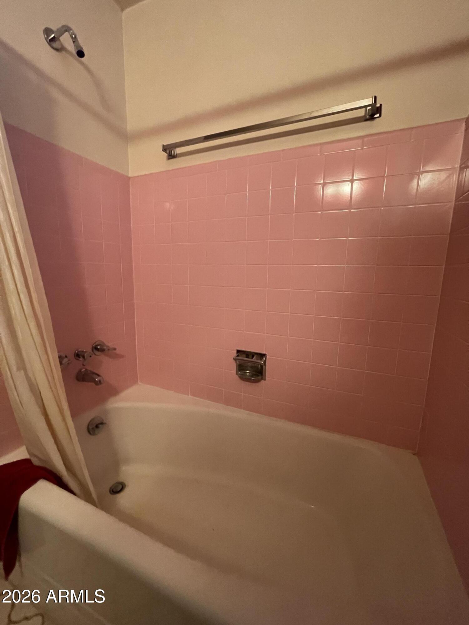 1302 West Hayward Avenue Phoenix, AZ 85021 - Photo 25 of 26 hall tub