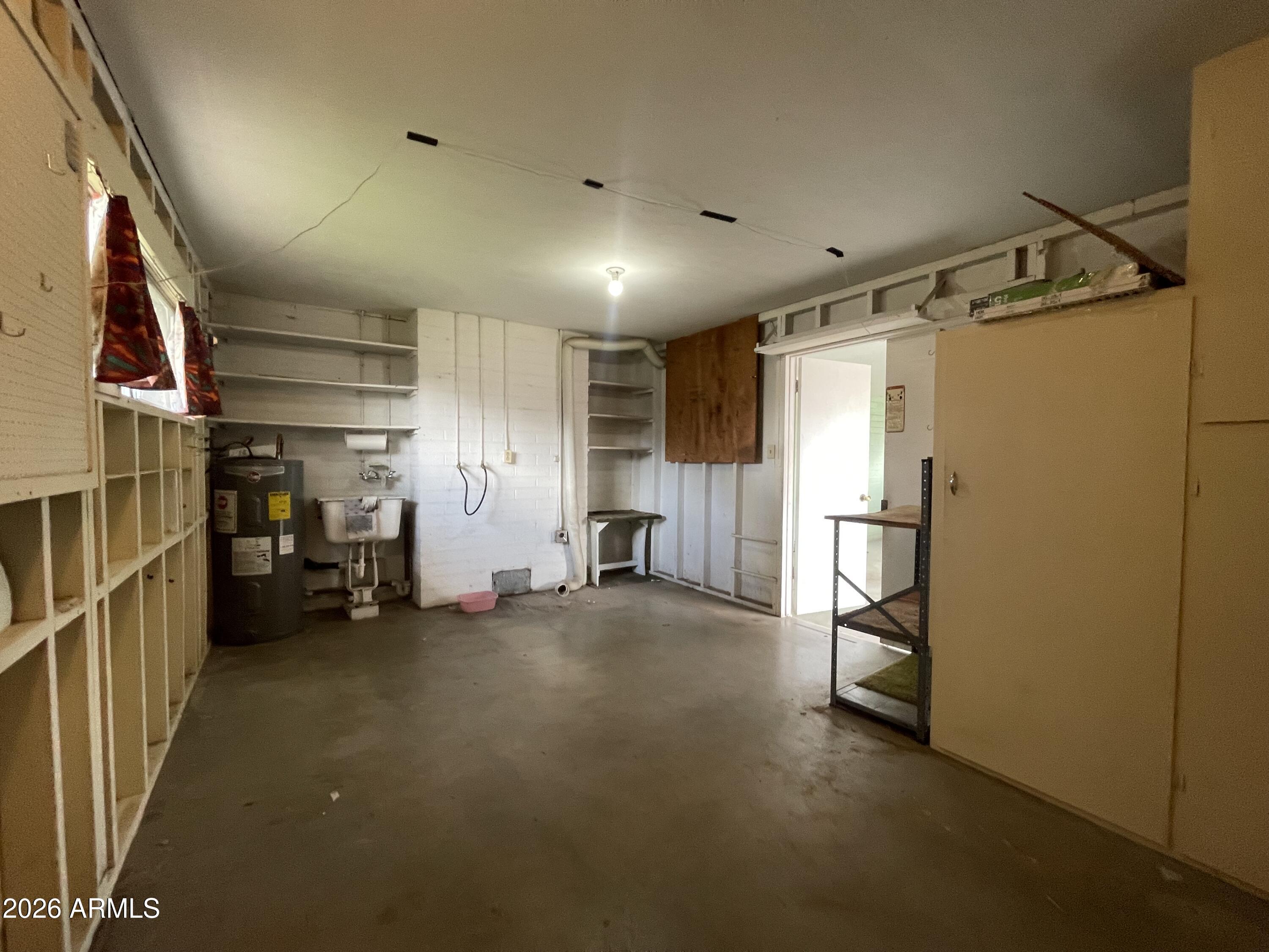 1302 West Hayward Avenue Phoenix, AZ 85021 - Photo 26 of 26 Laundry and workshop