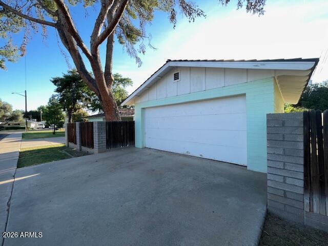 1302 West Hayward Avenue Phoenix, AZ 85021 - Photo 6 of 26 garage