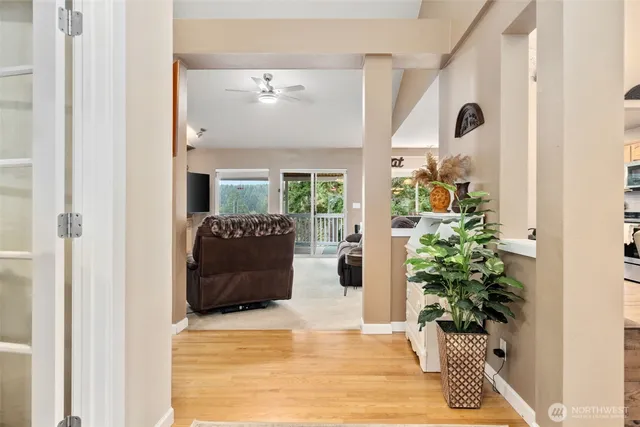a view of entryway with livingroom