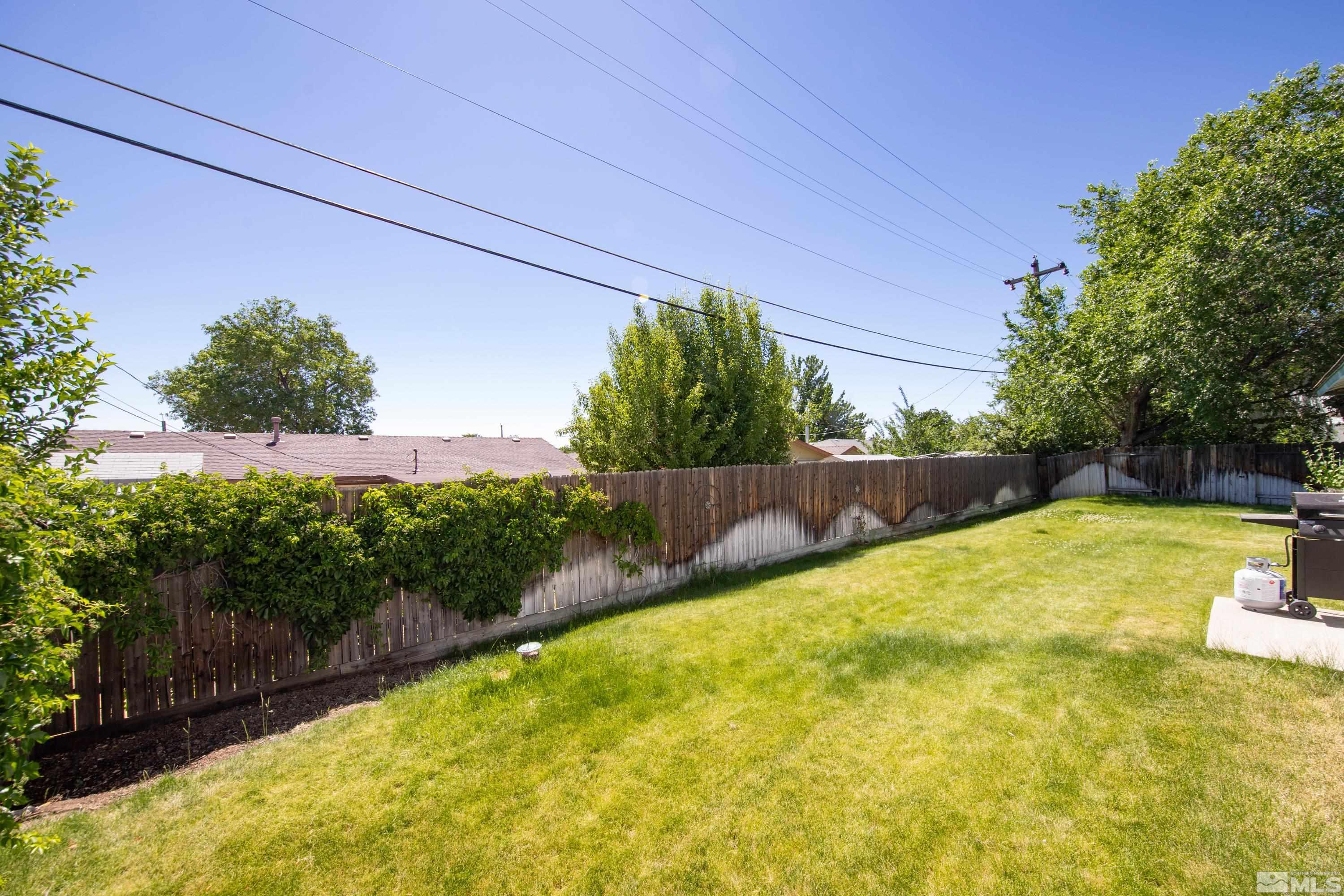 620 Nancy Circle Reno, NV 89503 - Photo 28 of 36 a view of a backyard